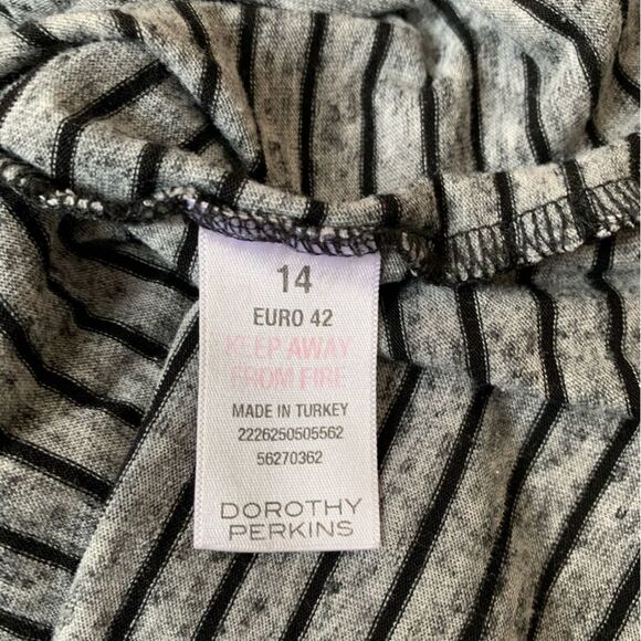 Dorothy Perkins Lightweight Gray Black Pinstripe Cap Sleeve T Shirt sz Small PW2 - Picture 8 of 9